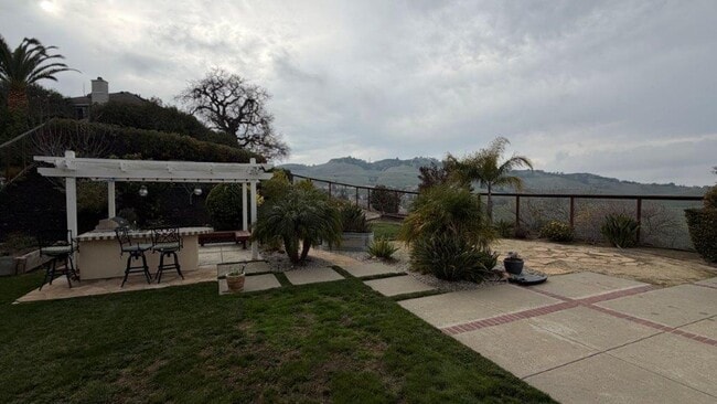 Building Photo - Concord! Beautiful Crystal Ranch home, 5 bedroom 3.5 baths, 3200 sq ft.