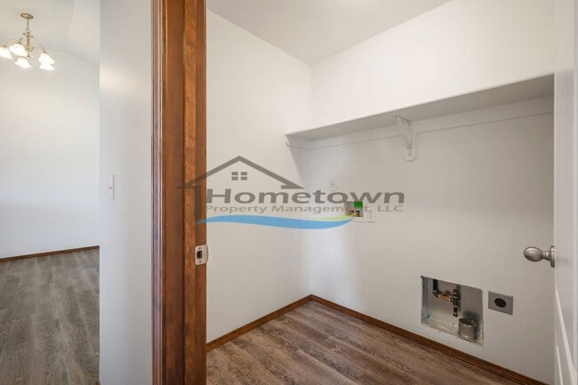 Building Photo - Beautiful Modern Home with 3 Bedrooms and ...