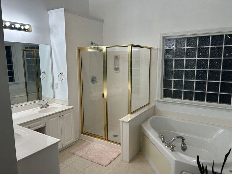 Building Photo - 612 Heathercrest Ct