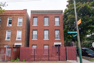 Building Photo - 2257 W Fullerton Ave