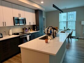Building Photo - 450 Swann Ave