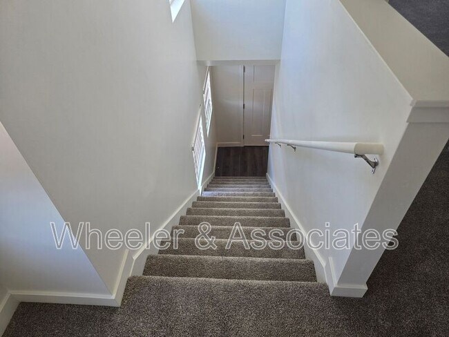 Building Photo - 460 W 1080 S