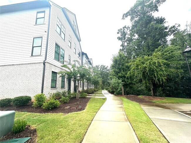 Building Photo - 6523 Beacon Dr