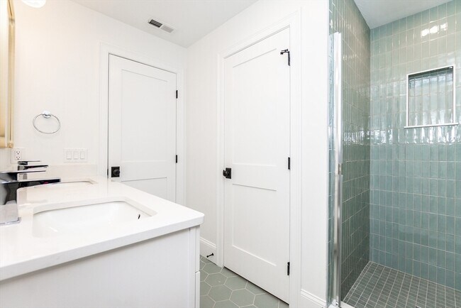 Building Photo - 20 Sheridan Ave