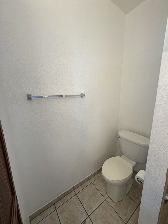 Building Photo - Rita Ranch Vail School District Single story home