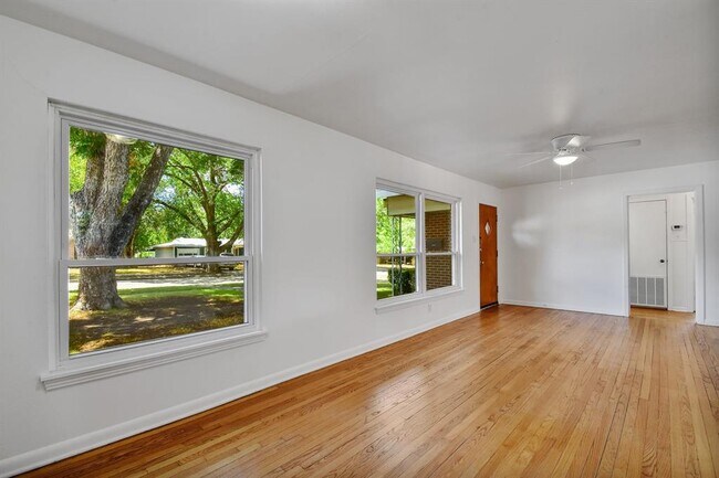 Building Photo - 430 Beryl Dr