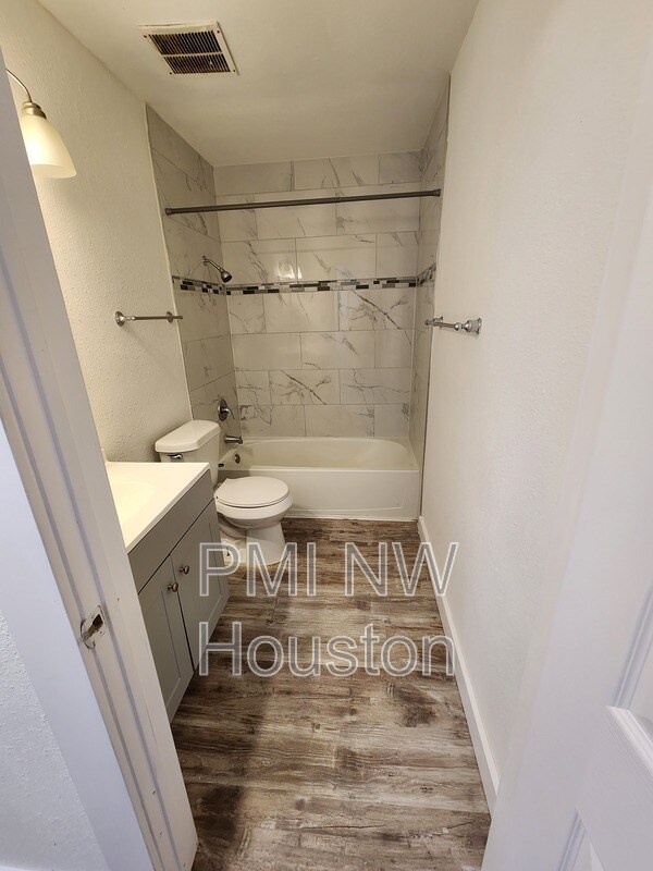 Building Photo - 2677 Gessner Rd