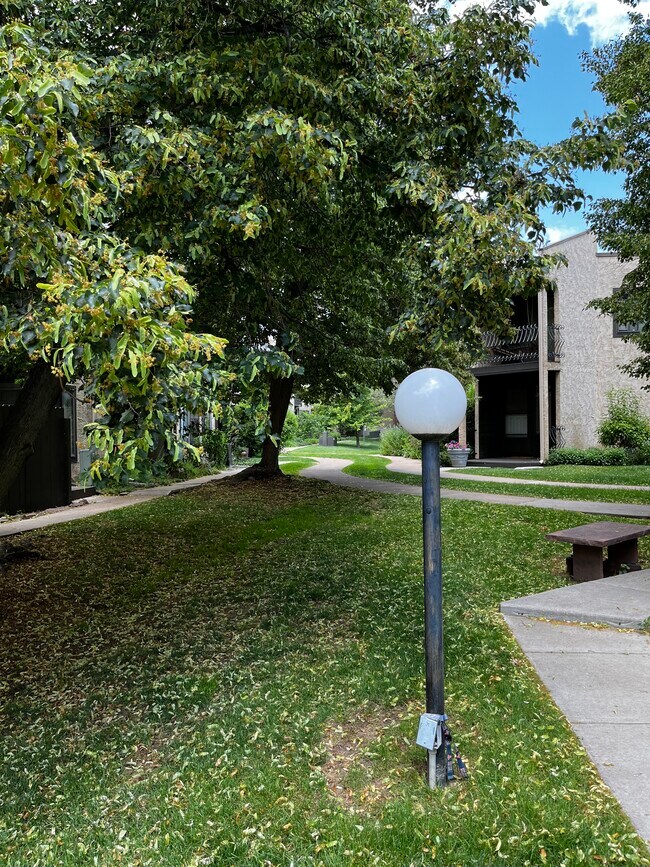 Building Photo - 2979 Shady Holw E