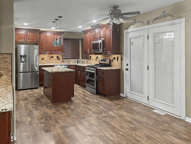 Building Photo - 1213 Pennsbury Ln
