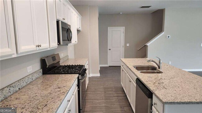 Building Photo - 400 Grey Falcon Ave
