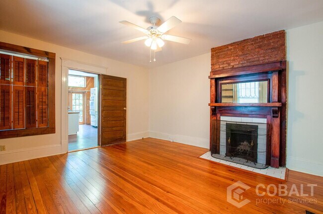 Building Photo - 856 Monroe Dr NE