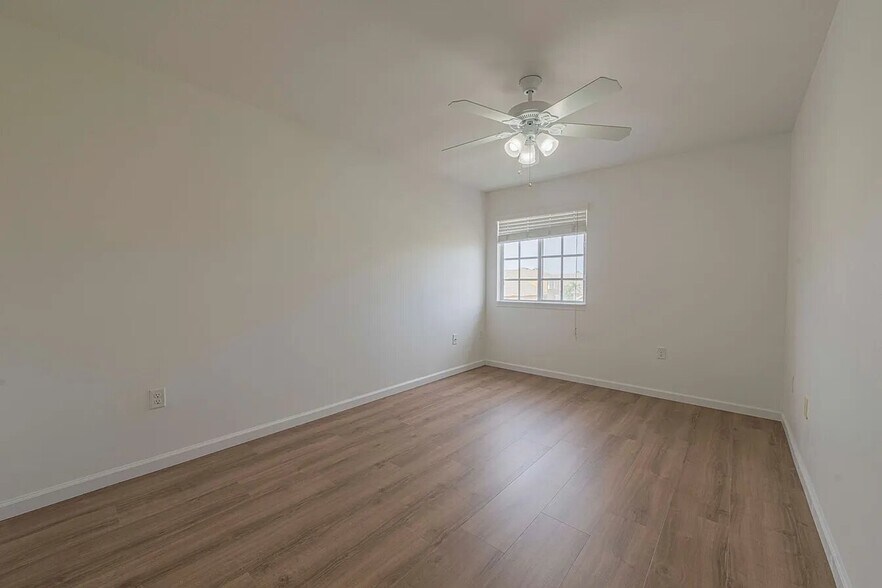 Building Photo - 3701 Titanic Cir