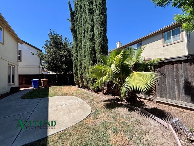 Building Photo - 1268 Picadilly Ln