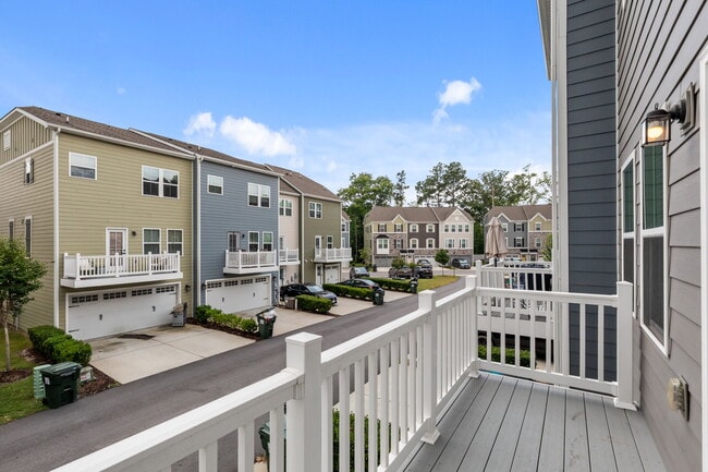 Building Photo - 1732 Defiance Dr