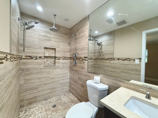 Building Photo - Sarasota Springs Gem - 3 Bedroom Plus Den ...