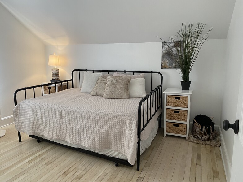 Building Photo - 4 Webster St