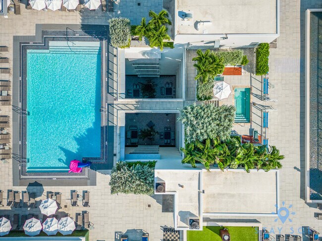 Building Photo - 777 N Ocean Dr