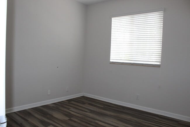 Building Photo - 7417 Brielle Dr