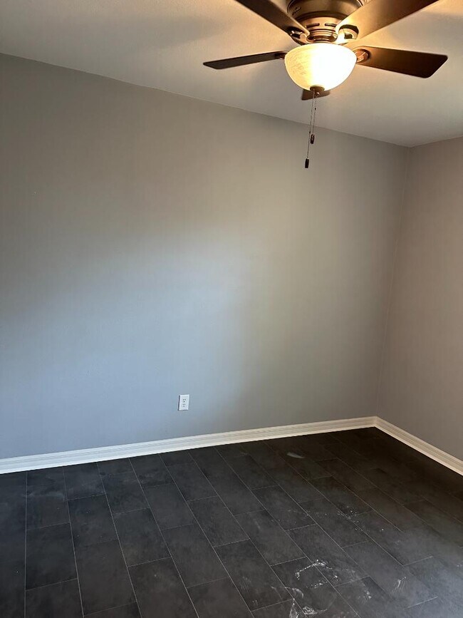 Building Photo - 105 N Davis St