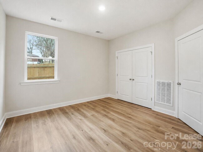 Building Photo - 8929 Sharonbrook Dr