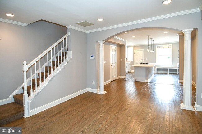 Building Photo - 1631 D St NE