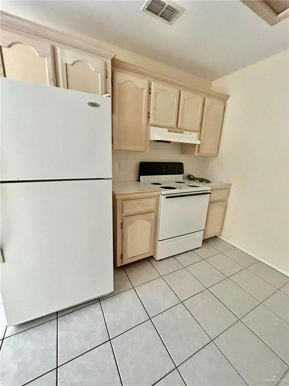 Building Photo - 16 S Logan Dr