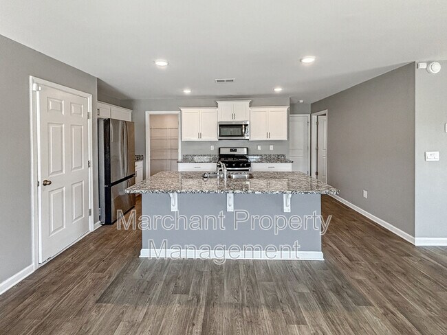 Building Photo - 106 Green Oak Dr