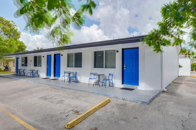 Building Photo - 412 NE 4th Ave