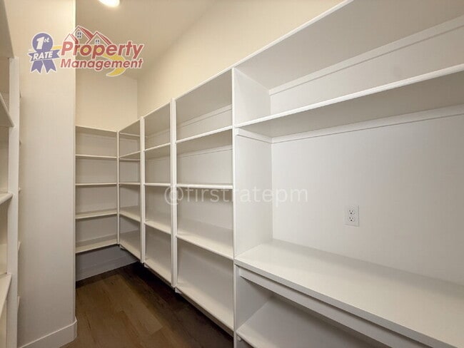 Building Photo - 3024 E Parulo Dr