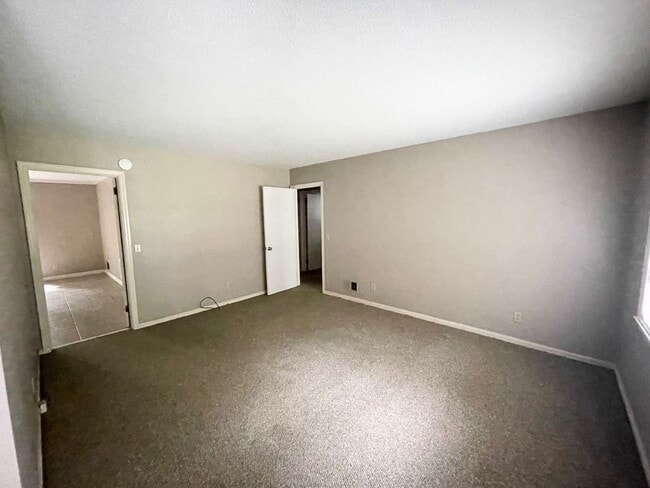 Building Photo - Forest Acres Home