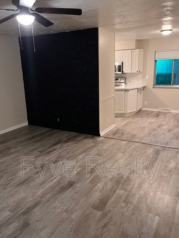 Building Photo - 1329 Barcelona Dr