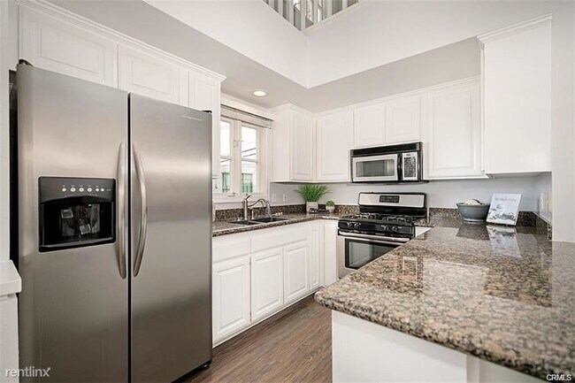 Primary Photo - 2 br, 1.5 bath Condo - 416 .5 Acacia Avenue