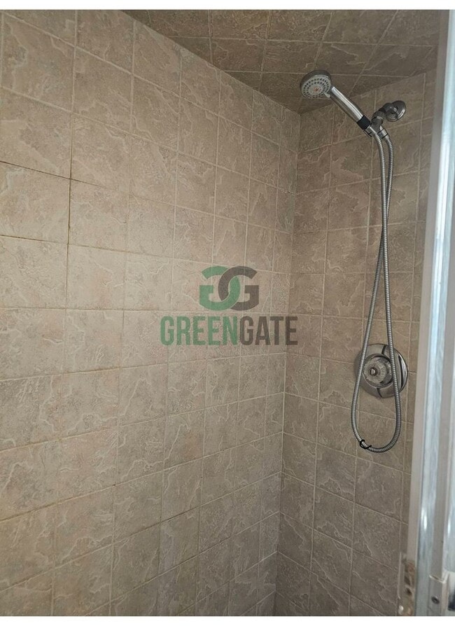 Building Photo - Beautiful 3 BEDROOM 2 BATH HOME IN MODESTO...