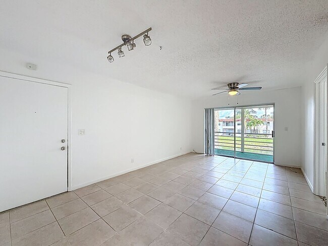 Building Photo - 235 Lake Dora Dr