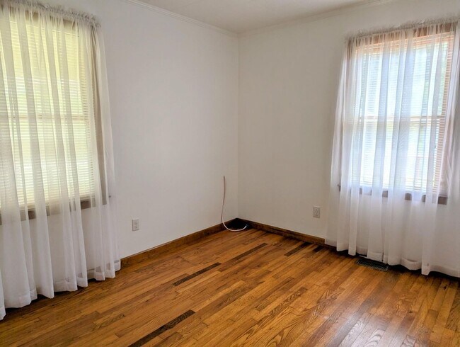 Building Photo - $1,700 - 3 Bedroom 1 Bathroom Home in Lovely Setting in Savannah Community