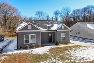 Building Photo - 1020 N Oakwood St