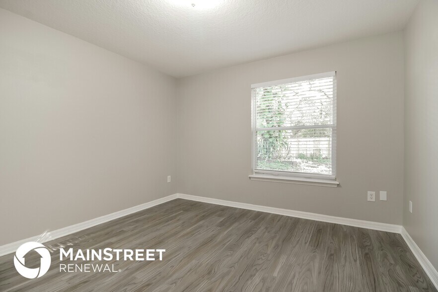 Building Photo - 1048 Spring Loop Way