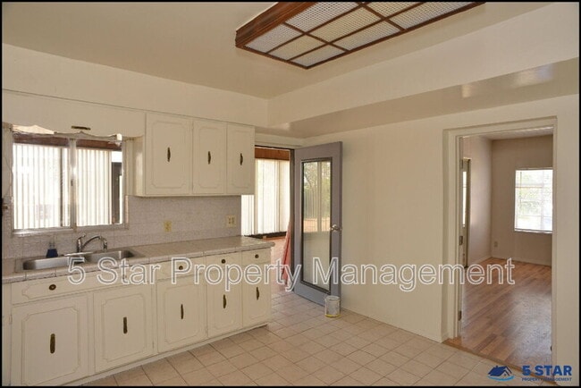 Building Photo - 6106 Tejas Dr