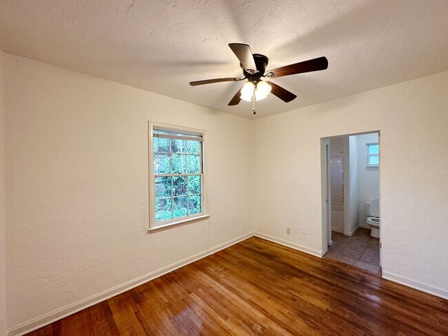 Building Photo - 3 Bedroom, 3 Bath House in Hibiscus Park -...