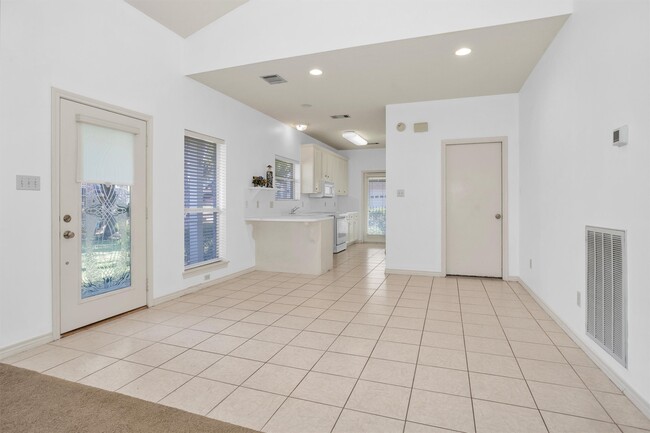 Building Photo - 106 Fairway View Ct