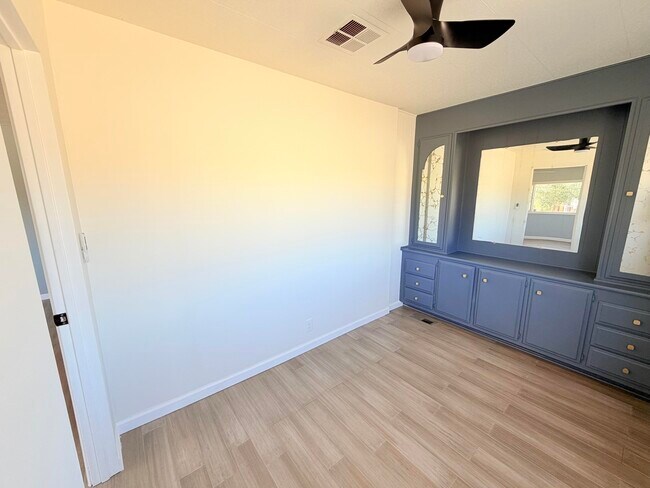 Building Photo - 64811 Thomas Ave