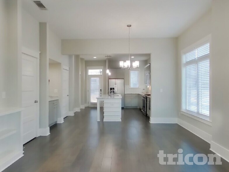 Building Photo - 6813 Charlotte Pike