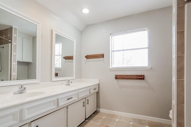 Building Photo - 21419 Park Willow Dr