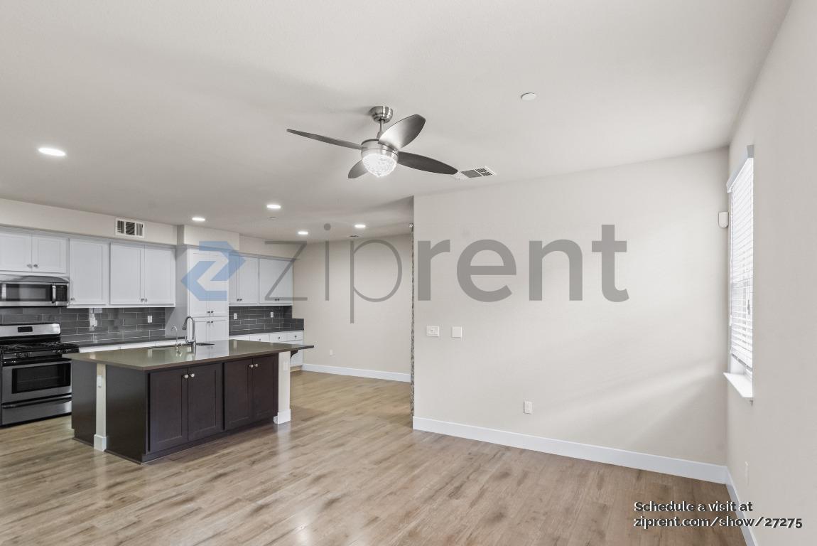 Building Photo - Unit