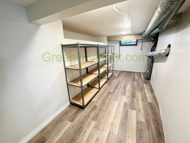 Building Photo - 2-Bedroom 2-Bathroom House in NE Portland,...