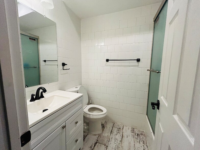 Building Photo - 15506 Symondsbury Way