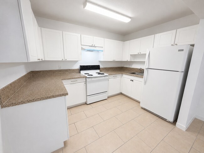 Building Photo - 3881 Riverside Dr