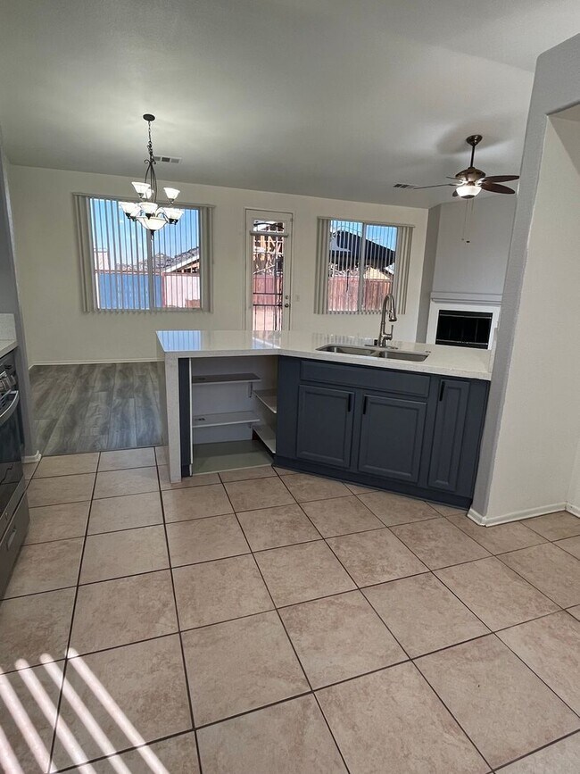 Building Photo - 3 bedroom 2 bath home with large yard available in Adelanto!