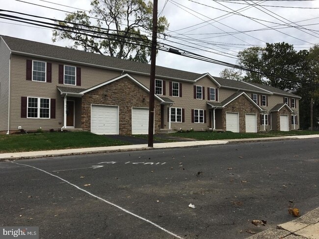Building Photo - 1009 Juniper St
