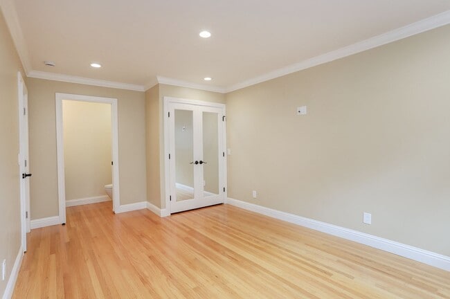 Building Photo - 4BR/3.5BA Belmont Home with Multiple Ensuite Bedrooms, A/C & 2-Car Garage | YouTube Tour
